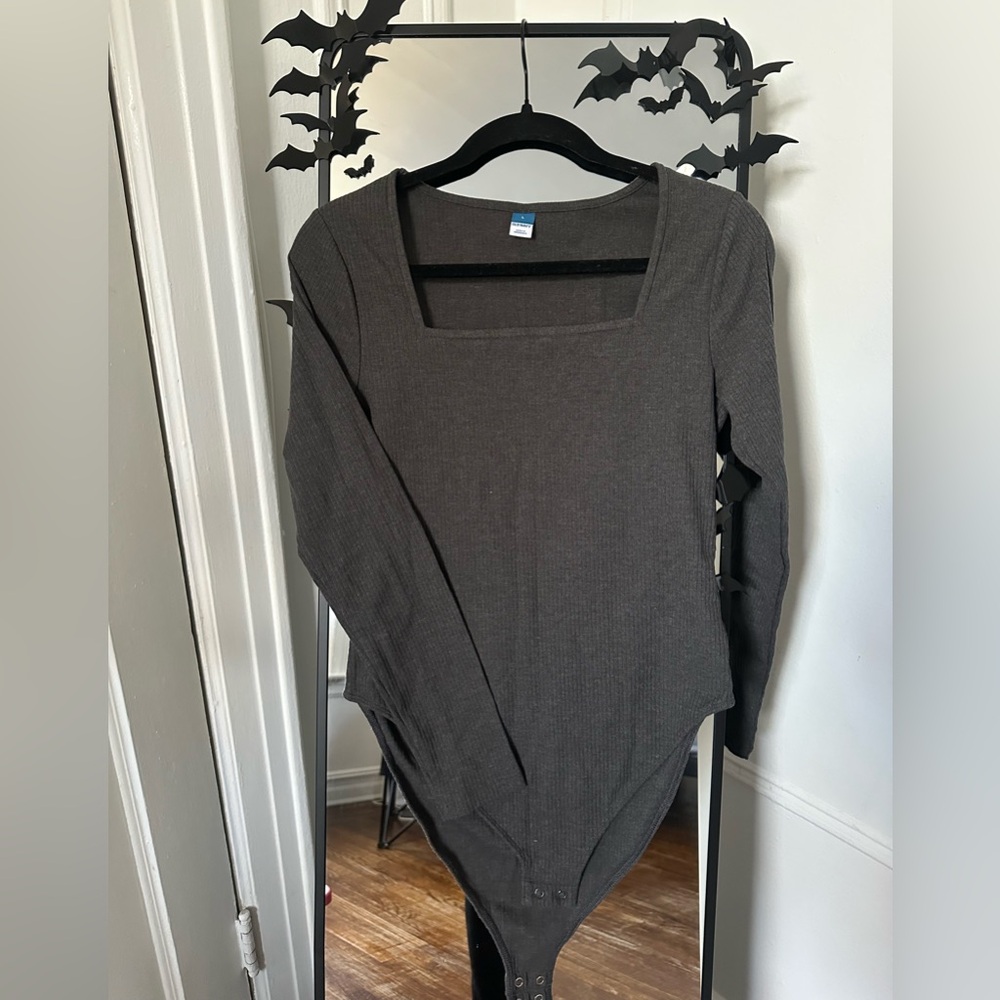 Old Navy Charcoal Long Sleeve Square-Neck Bodysuit – Size L